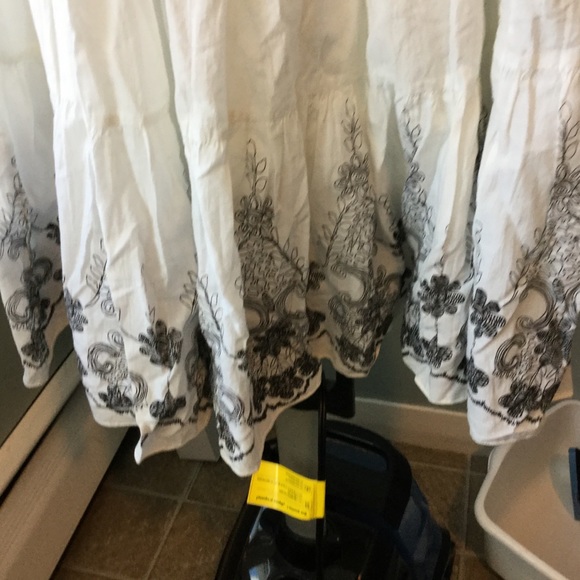 White Sundress with Black Flowers - Picture 2 of 3